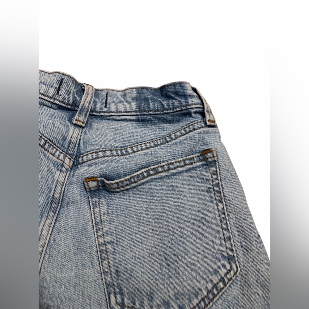 Abercrombie & Fitch High Rise Dad Short | Light Wash - Picture 4 of 5